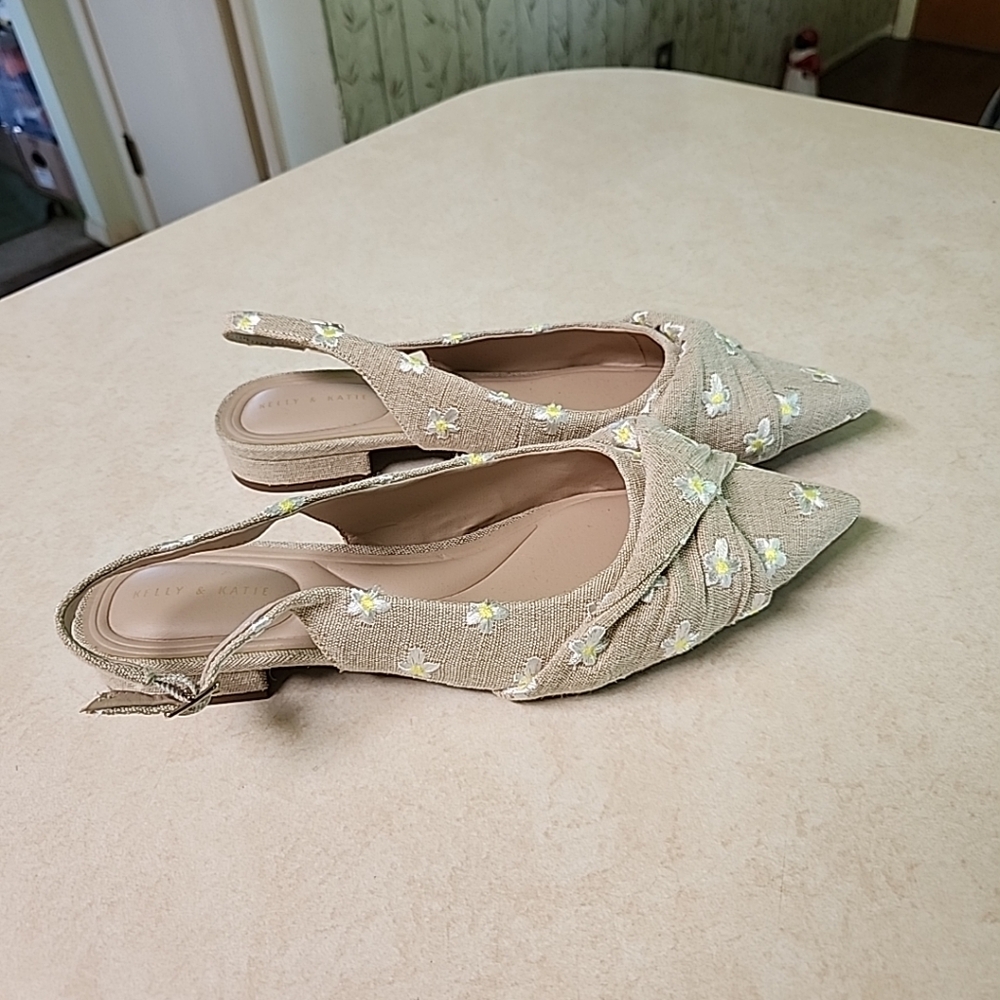 NEW Women's Kelly & Katie Ofena Linen Mule Flat Embroidered Daisies Size 11 - Picture 2 of 10